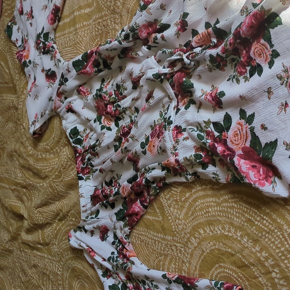 Floral Off-Shoulder Romper - Picture 3 of 4